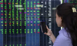 Chứng khoán trở lại sắc xanh