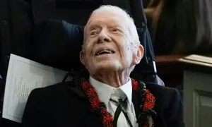 Cựu tổng thống 100 tuổi bỏ phiếu sớm cho bà Harris